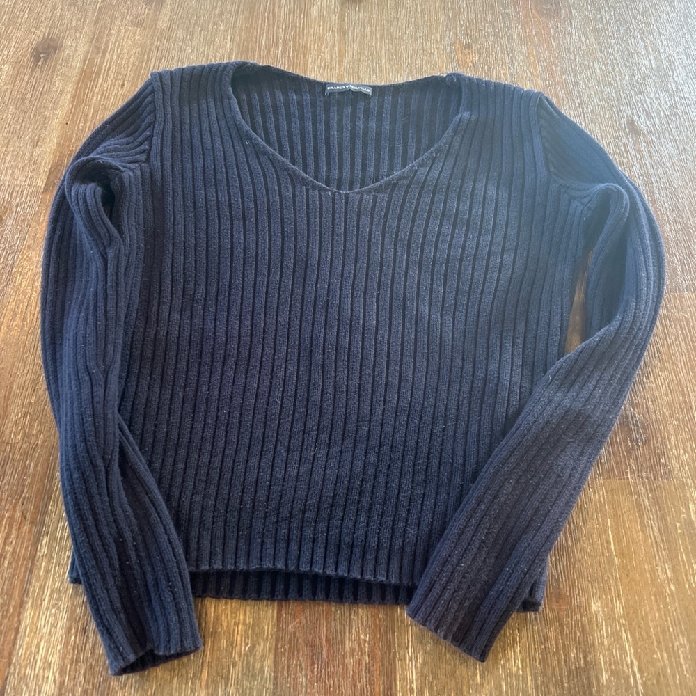 Brandy Melville V-Neck Ribbed Navy Sweater